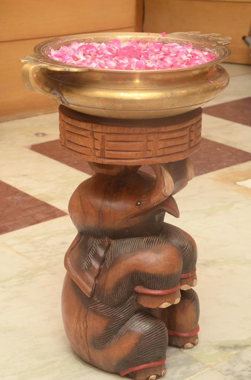 Hotel Kanakabhishegam First Hotel From The Thirukadaiyur Temple Tirukkadaiyur Exterior photo